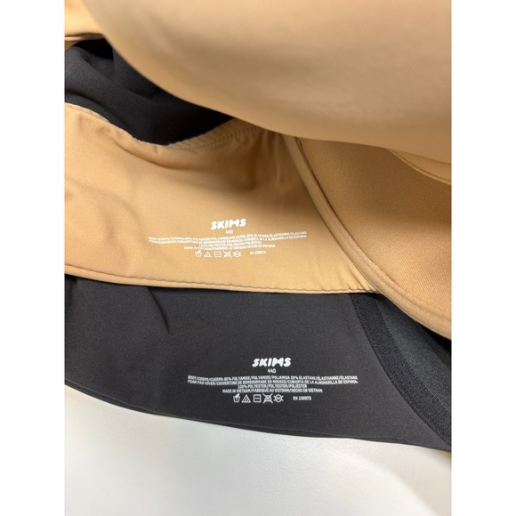 Skims LOT OF 2 Bras Size 44D Womens Black Nude Padded Underwire TShirt - Picture 3 of 4